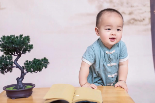 成都试管代怀宝宝爱吐奶是什么原因